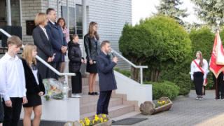 W hołdzie Janowi Pawłowi II - uroczystość w szkole w Ujeździe Górnym