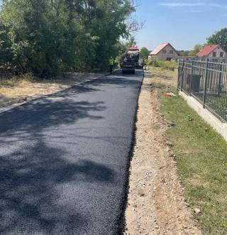 Rozpoczęto asfaltowanie dróg gminnych w Wojczycach