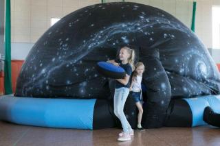 Czy w kosmosie noszą kapelusze? Mobilne planetarium Kopernika w Kostomłotach