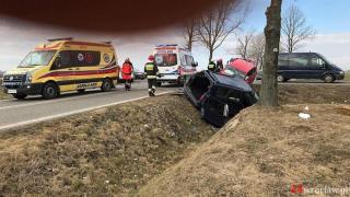 CZOŁOWE ZDERZENIE KOŁO OSIEKA. 2 OSOBY POSZKODOWANE