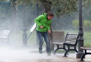 METEOROLODZY OSTRZEGAJĄ PRZED INTENSYWNYMI OPADAMI