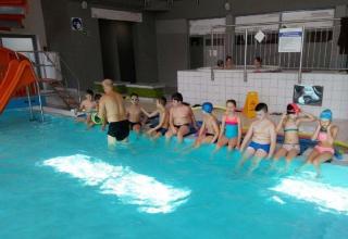 Dzieci z gminy Udanin uczą się pływać