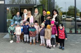 Dzieci z Przedszkola nr 1 w odwiedzinach w nowej szkole