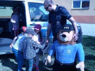 Przedszkolaki z Malczyc spotkały się z policjantami i Komisarzem Lwem