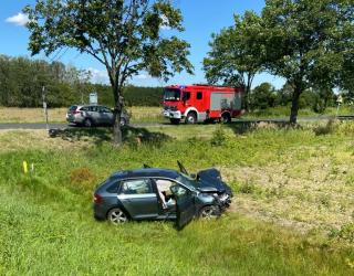 Uczestnik wypadku zmarł. Policjanci apelują o przestrzeganie przepisów i ostrożność!