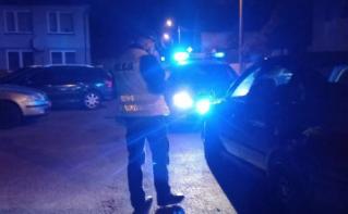 Mercedesem na zakazie – szybki finał w policyjnej celi i przed sądem
