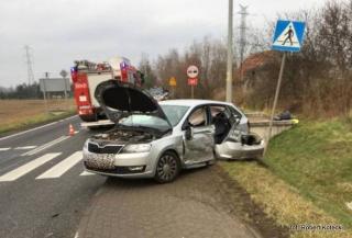 Zderzenie trzech aut na skrzyżowaniu w Wilczkowie