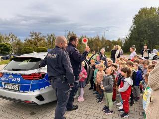 Miękińscy Policjanci z wizytą u najmłodszych