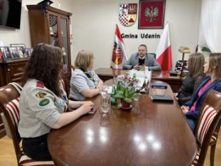 Wójt Gminy Udanin spotkał się przedstawicielkami średzkiego Hufca ZHP