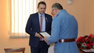 Wójt Wojciech Płaziuk odznaczony za zasługi w utrwalaniu pamięci o ludziach i ich czynach w walce o Niepodległość
