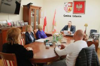 Podpisano umowę na przebudowę drogi gminnej w Konarach
