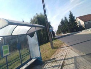 Kolejne wiaty niszczone przez wandali…