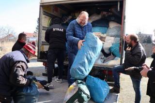 Uchodźcy wciąż potrzebują naszej pomocy - raporty z gmin