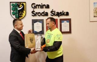 Przyjechał do Środy Śląskiej w szczytnym celu