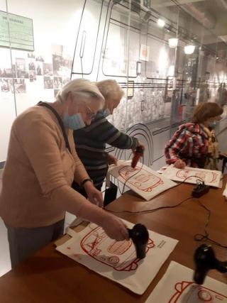 Seniorzy w Centrum Historii Zajezdnia