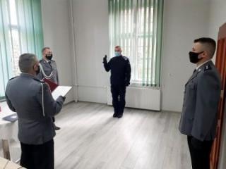 Ślubowanie nowego funkcjonariusza w Komendzie Powiatowej Policji w Środzie Śląskiej