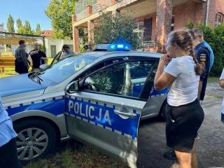 Wizyta średzkich funkcjonariuszy u podopiecznych Warsztat Terapii Zajęciowej Stowarzyszenia „Ostoja” w Środzie Śląskiej
