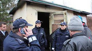 POLICJA: NIE PRZECHODŹMY OBOK TYCH LUDZI OBOJĘTNIE!
