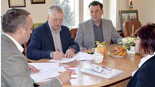 DZIĘKI WSPÓŁPRACY BĘDĄ NOWE CHODNIKI