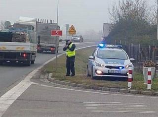 Funkcjonariusze wojewódzkiego Wydziału Ruchu Drogowego wspierają średzką policję