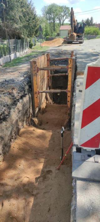 W Ogrodnicy trwają prace nad budową kanalizacji