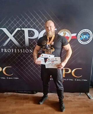 Sukces średzkiego policjanta w zawodach siłowych - dwa miejsca na podium!