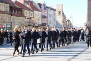 Średzcy maturzyści zatańczyli dla Rolanda