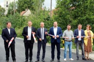 Aż trzy drogi wraz z chodnikami i przejściami dla pieszych otwarto w Gminie Udanin