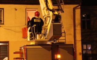 Pożary, dachowanie auta i skutki silnych wiatrów [raport strażaków]