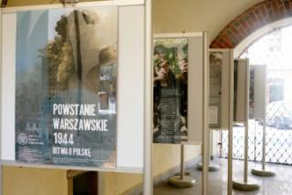 Szczególna wystawa na dziedzińcu średzkiego muzeum