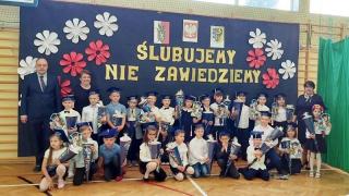 Pasowanie na ucznia w szkole w Rakoszycach