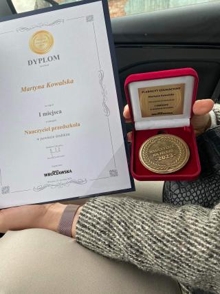 Nauczycielka przedszkola nr 1 w Środzie Śląskiej najlepsza w powiecie!