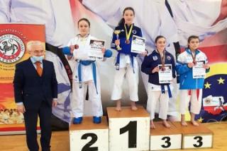 Kolejny bardzo udany start średzkich karateków