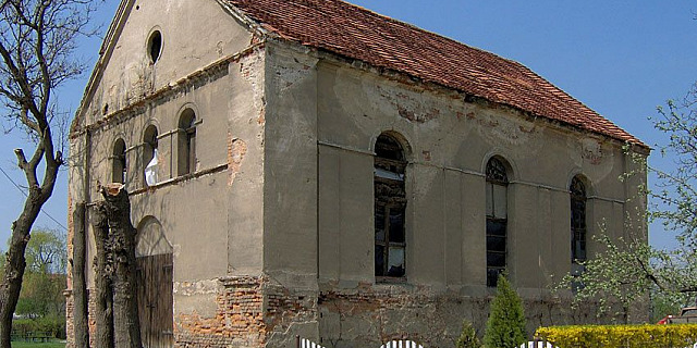 Dawny kościół ewangelicki w Piersnie / fot. muzzy - 2006 - wroclaw.dolny.slask.pl