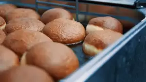 Pczkownia_Teaser_Otwarcie.00_00_15_09.Still008