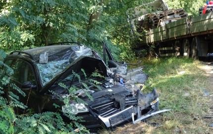 Wypadek! Kierowca zakleszczony w aucie (zdjęcia)