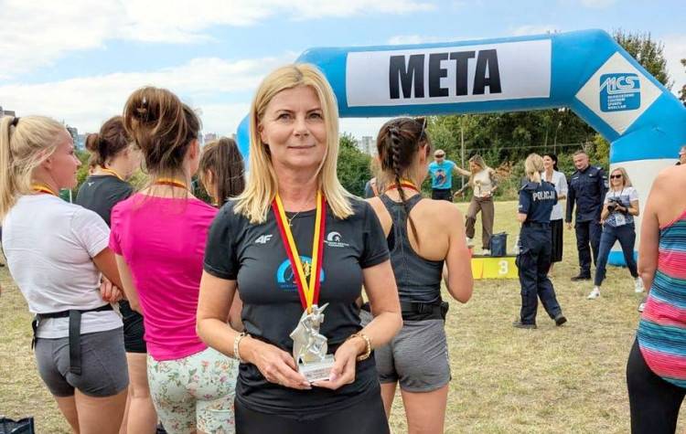 Triumf pracownicy cywilnej średzkiej Policji w #IPAPOLRUN 2025 – I miejsce w kategorii K50