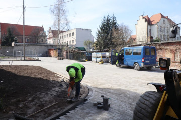 Podwórko przy ul. Kolejowej w Środzie Śląskiej / fot. UM