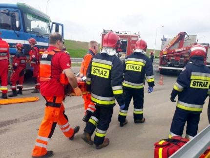 Zderzenie aut na autostradzie. Poszkodowane dziecko