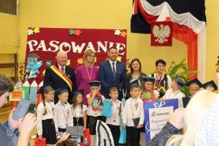 Pasowanie na ucznia w Szkole Podstawowej w Ujeździe Górnym