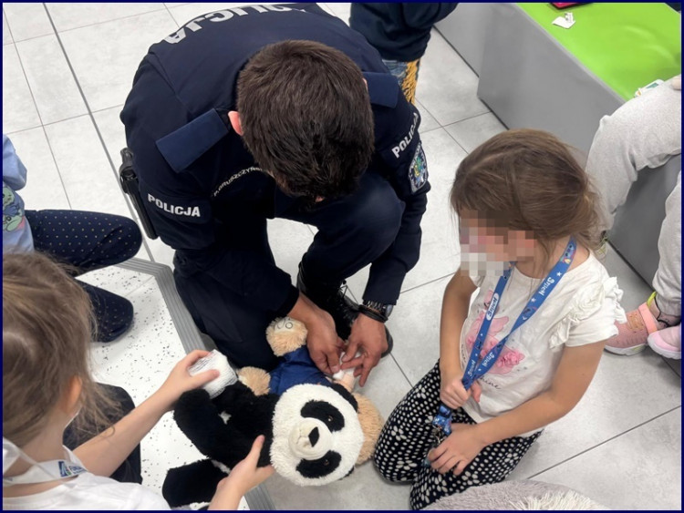 Pluszowe misie uratowane! A przy okazji – najmłodsi nauczyli się ratować innych!