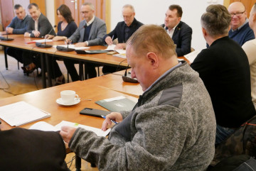 Podpisano umowy na kolejne modernizacje powiatowych dróg