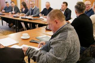 Podpisano umowy na kolejne modernizacje powiatowych dróg