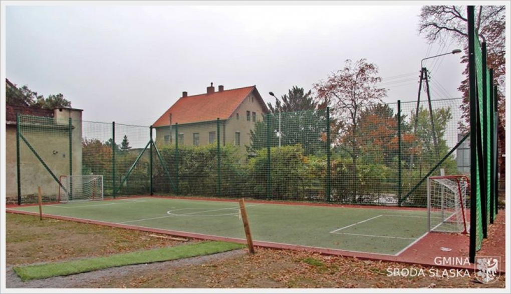 Nowe mini boisko przy Szkole Podstawowej w Środzie Śląskiej