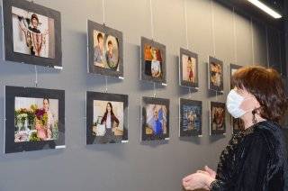 Zdjęcia dwunastu Pań trafią do kalendarza Powiatu