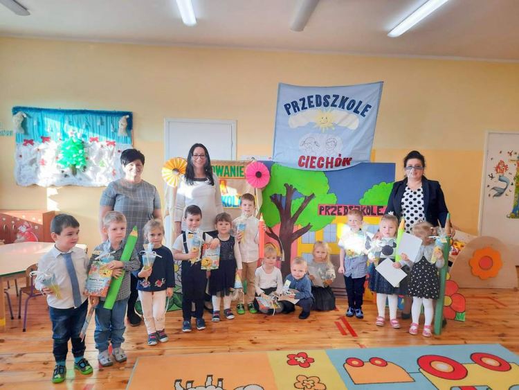 Pasowanie na przedszkolaka w przedszkolu w Ciechowie