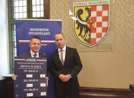 Burmistrz Środy Śląskiej odebrał promesy na przebudowę dróg