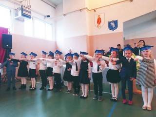 Uroczyste pasowanie na ucznia w szkole w Kostomłotach