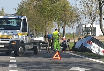 Kolizja w Komornikach i wypadek we Wróblowicach. 1 osoba poszkodowana