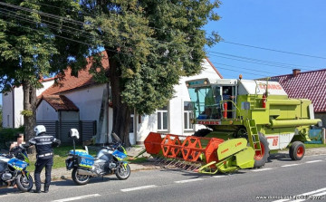 Kierowcy maszyn rolniczych muszą pamiętać o bezpieczeństwie, nie tylko na polu, ale również w ruchu drogowym